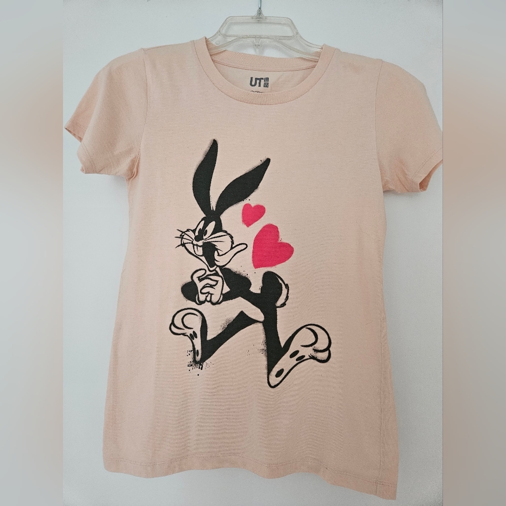 Uniqlo looney tones T shirt